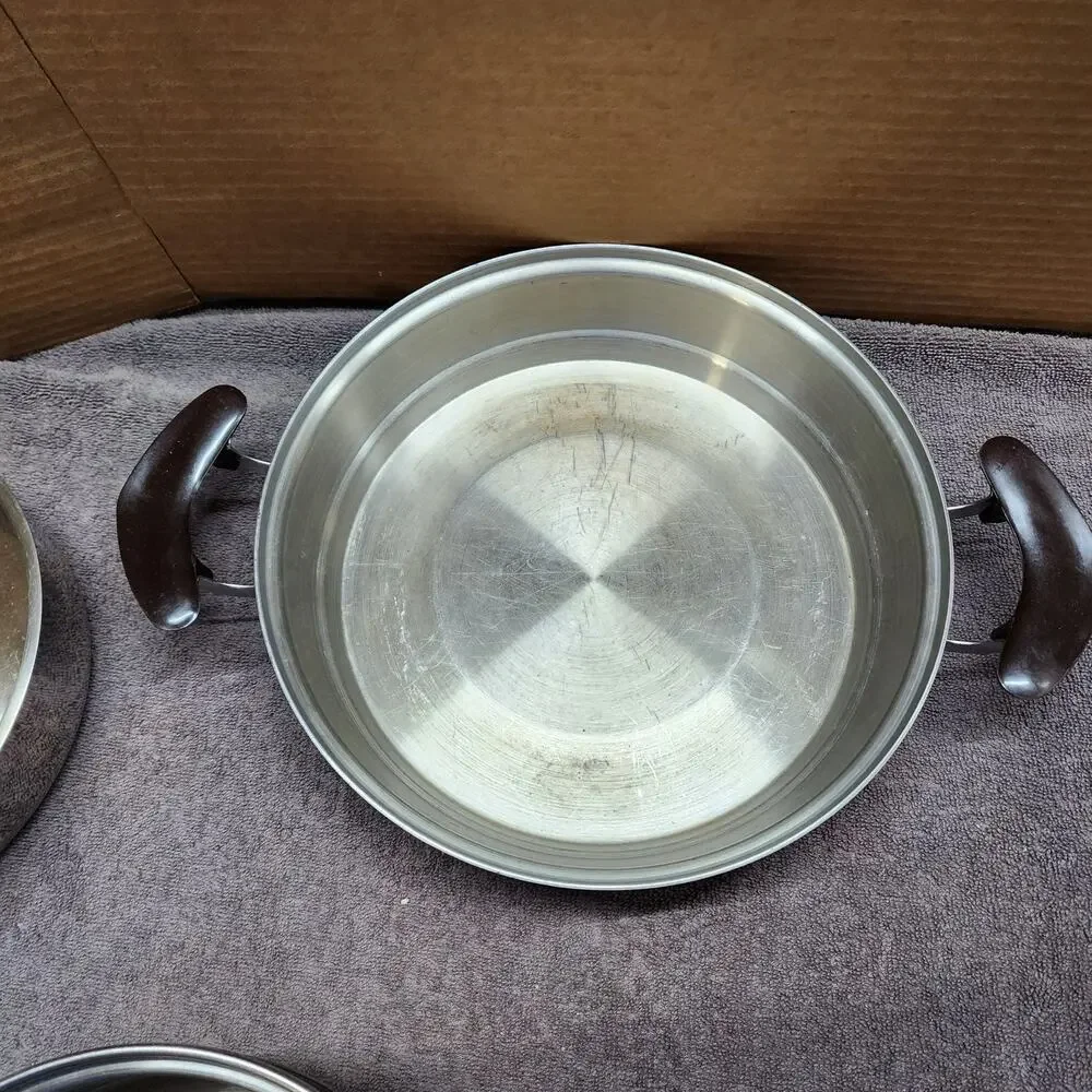 Various stainless steel pan, bowl and collapsible collinder Shlf